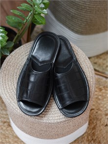 {{productViewItem.photos[photoViewList.activeNavIndex].Alt || productViewItem.photos[photoViewList.activeNavIndex].Description || 'Тапки домашние мужские (арт 9-010)'}}